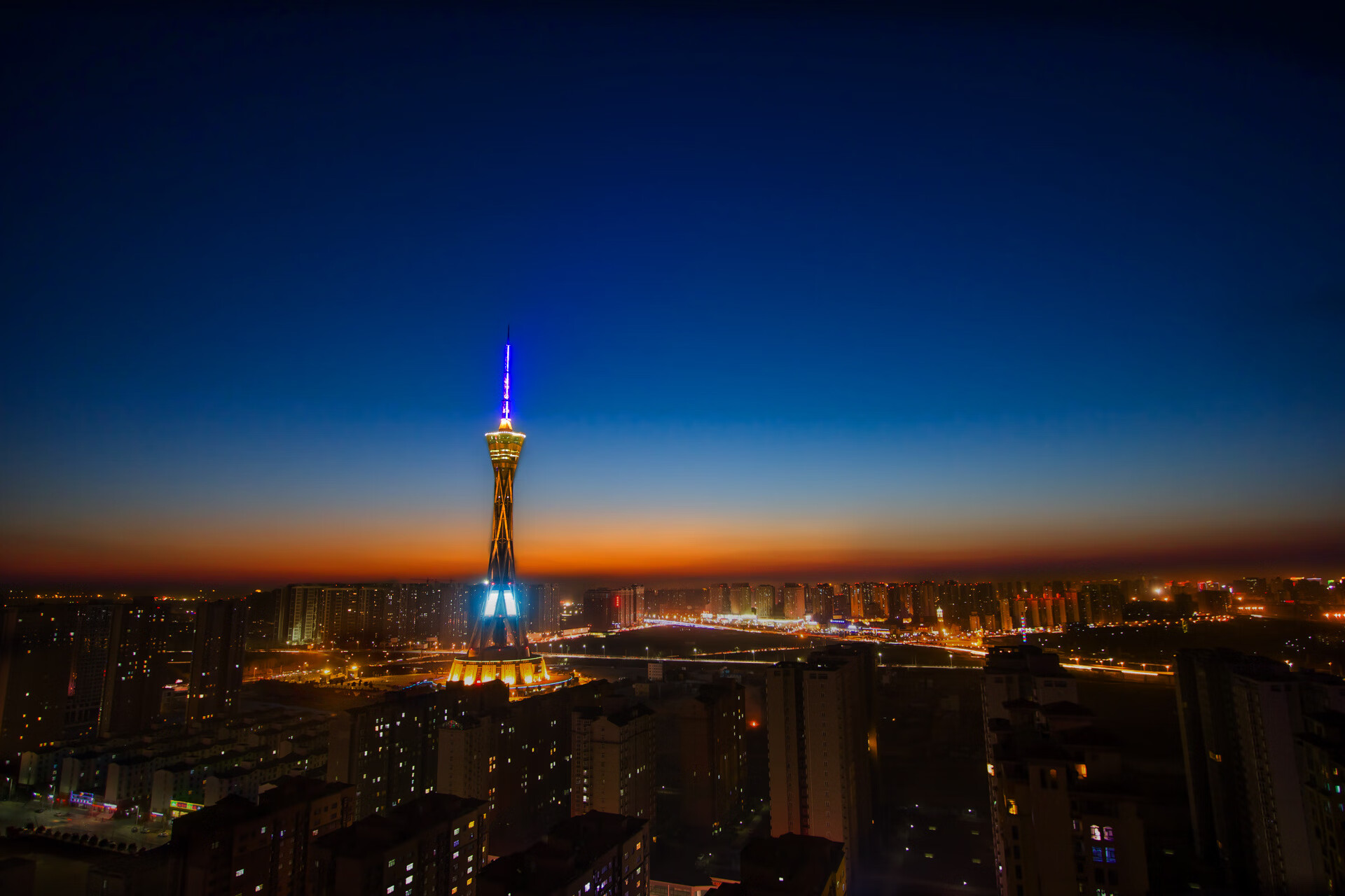 《Faker迎来职业生涯第十个赛季，展望未来新目标》，faker第一年职业