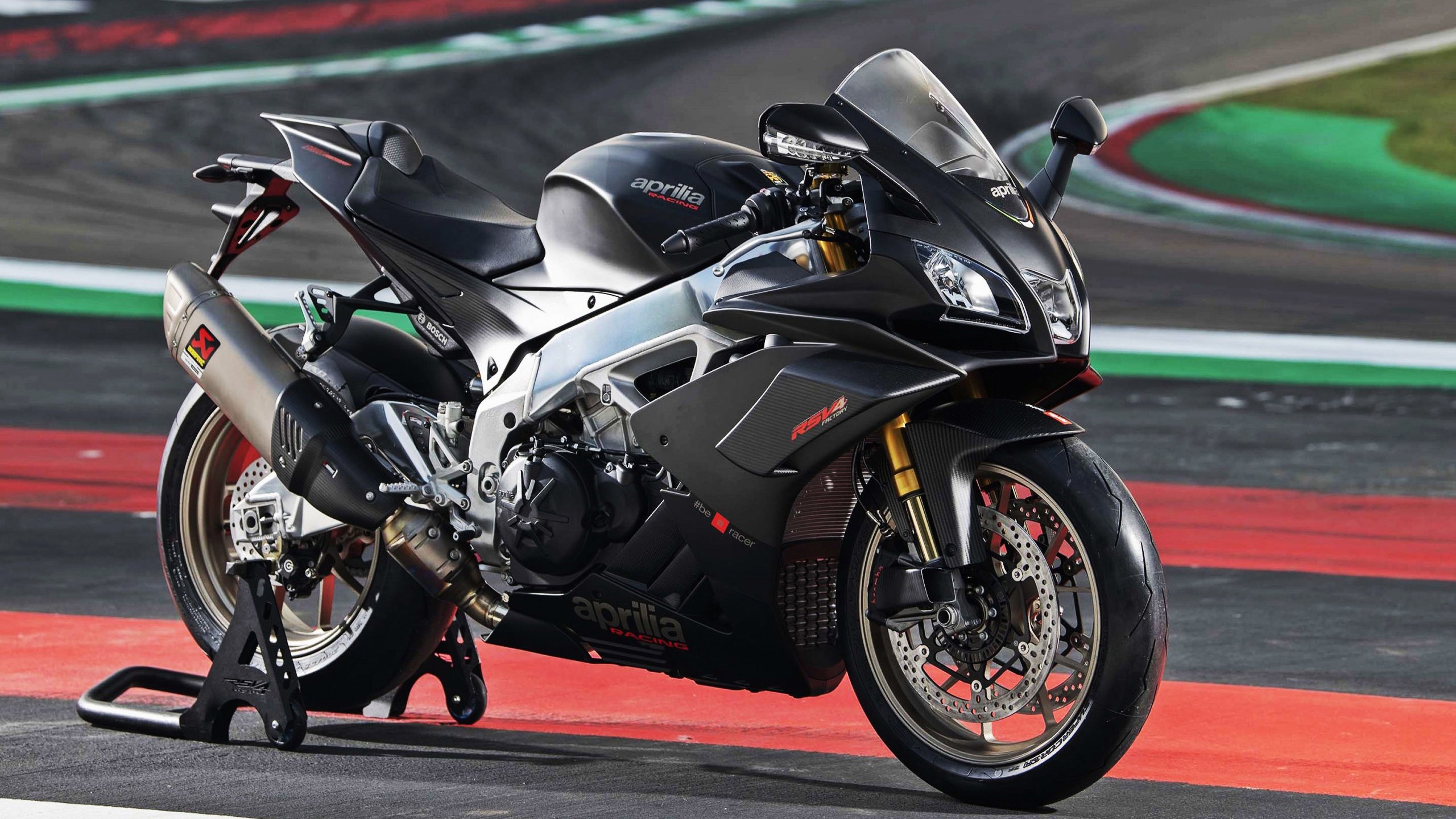 克罗地亚骑手奥利维亚·马尔顿·米哈尔迪内茨在2024年国际马术联合会世界障碍赛中获得第六名，展现出色表现。